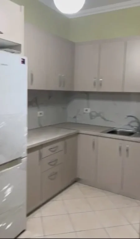 Tirane, jepet me qera apartament 1+1 Kati 5, 600 € 
