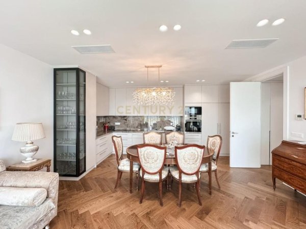 Tirane, jepet me qera apartament 2+1 Kati 10, 114 m² 2.200 € (LAKE VIEW RESIDENCE)
