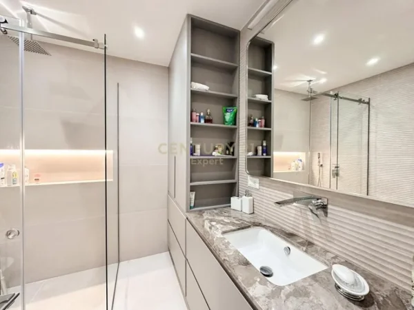 Tirane, jepet me qera apartament 2+1 Kati 10, 114 m² 2.200 € (LAKE VIEW RESIDENCE)