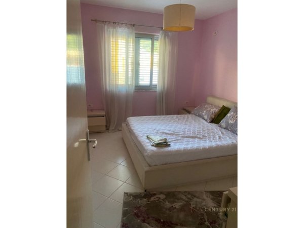 Tirane, jepet me qera apartament 2+1 Kati 5, 90 m² 400 €