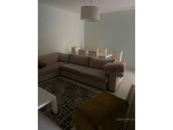 Tirane, jepet me qera apartament 2+1 Kati 5, 90 m² 400 €