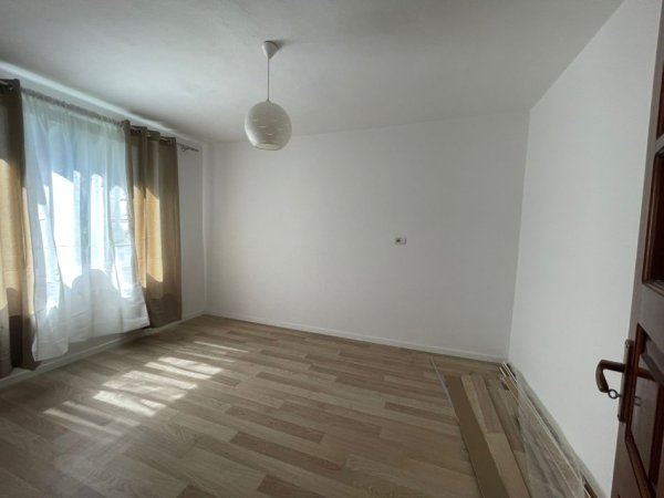 Tirane, shitet apartament 1+1 Kati 2, 56 m² 75.000 € (Kombinat)