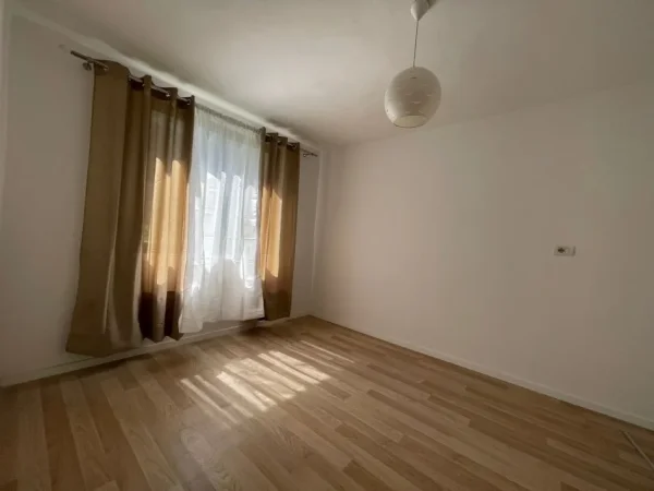 Tirane, shitet apartament 1+1 Kati 2, 56 m² 75.000 € (Kombinat)