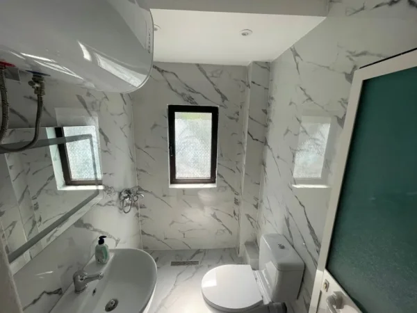 Tirane, shitet apartament 1+1 Kati 2, 56 m² 75.000 € (Kombinat)