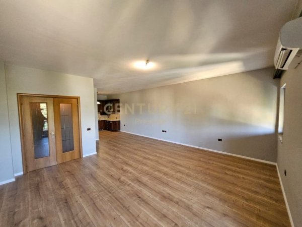 Tirane, jepet me qera ambjent biznesi Kati 5, 160 m² 2.000 € (Rr.e Elbasanit)