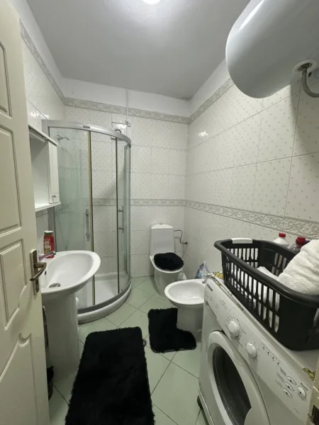 Tirane, jepet me qera apartament Kati 2, 80 m² 60 € (Luigj Gurakuqi)