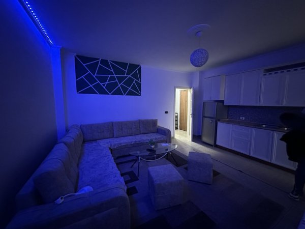 Tirane, jepet me qera apartament Kati 2, 80 m² 60 € (Luigj Gurakuqi)