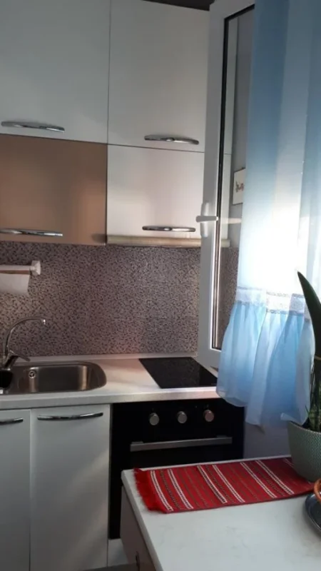 Tirane, jepet me qera apartament 2+1 Kati 5, 60 m² 600 € (rruga kosovareve)