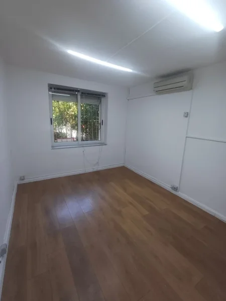 Tirane, jepet me qera zyre Kati 1, 60 m² 420 € (21 DHJETORI)