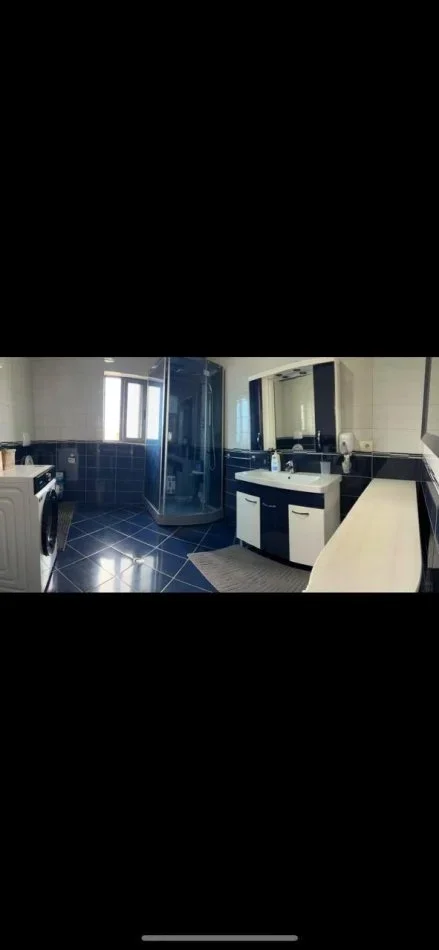 Tirane, jepet me qera Vile 4 Katshe kati i fundit penthouse, 750 m² 5.000 € (Rruga 5 Maji)