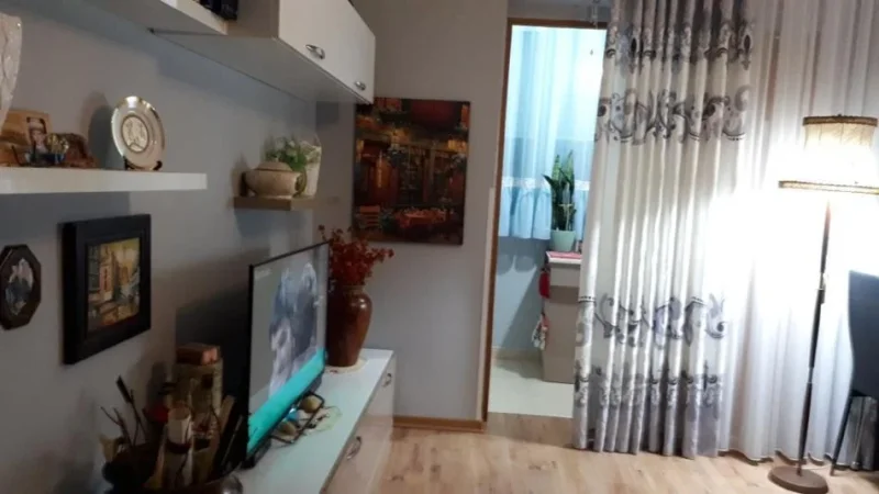 Tirane, jepet me qera apartament 2+1 Kati 5, 60 m² 600 € (komuna parisit)