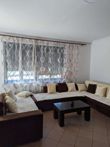 Tirane, jepet me qera apartament 2+1+Ballkon Kati 2, 90 m² 720 € (Bllok)