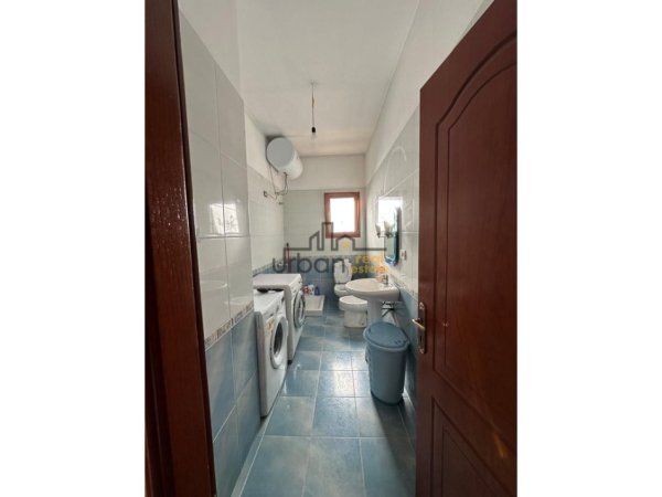 Tirane, jepet me qera apartament 2+1+Ballkon Kati 3, 100 m² 600 € (inxhinieria e Ndertimit)