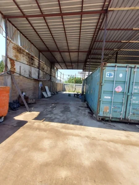 Tirane, jepet me qera ambjent biznesi Kati 0, 1.000 m² 1.500 € (Vaqarr)