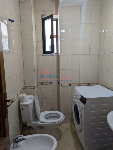 Tirane, jepet me qera apartament 2+1+Ballkon Kati 2, 90 m² 720 € (Rruga Dora D’Istria)