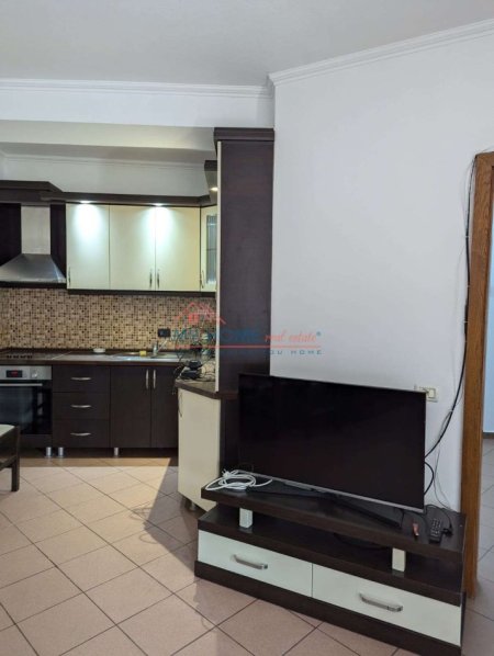 Tirane, jepet me qera apartament 2+1+Ballkon Kati 2, 90 m² 720 € (Rruga Dora D’Istria)