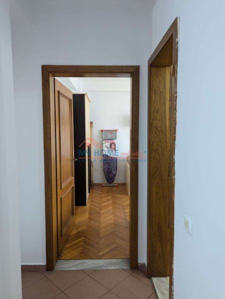 Tirane, jepet me qera apartament 2+1+Ballkon Kati 2, 90 m² 720 € (Rruga Dora D’Istria)