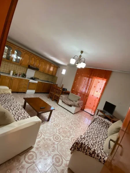 Tirane, jepet me qera apartament 1+1 Kati 3, 60 m² 300 € (ali demi)