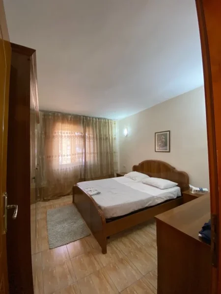 Tirane, jepet me qera apartament 1+1 Kati 3, 60 m² 300 € (ali demi)