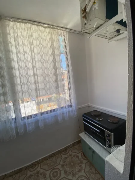 Tirane, jepet me qera apartament 1+1 Kati 3, 60 m² 300 € (ali demi)