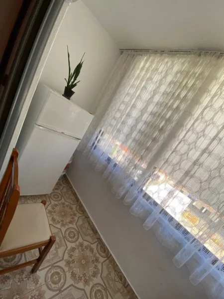 Tirane, jepet me qera apartament 1+1 Kati 3, 60 m² 300 € (ali demi)