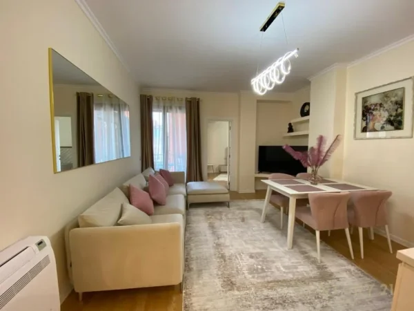 Tirane, jepet me qera apartament 2+1 Kati 5, 1.200 m² 1.200 € 