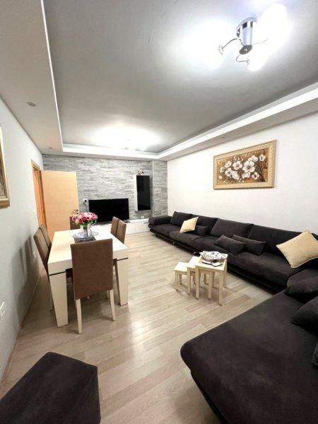Tirane, jepet me qera apartament 2+1 Kati 5, 100 m² 500 € ( JEPET ME QERA SUPER APARTAMENT 2+1+2 TUALETE NE ASTIR AFER BAR OSLO)