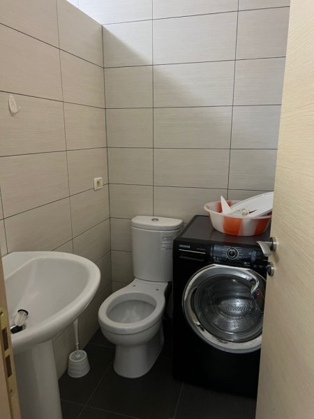 Tirane, jepet me qera apartament 2+1 Kati 5, 100 m² 500 € ( JEPET ME QERA SUPER APARTAMENT 2+1+2 TUALETE NE ASTIR AFER BAR OSLO)