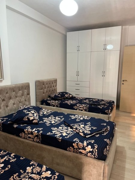 Tirane, jepet me qera apartament 2+1 Kati 5, 100 m² 500 € ( JEPET ME QERA SUPER APARTAMENT 2+1+2 TUALETE NE ASTIR AFER BAR OSLO)