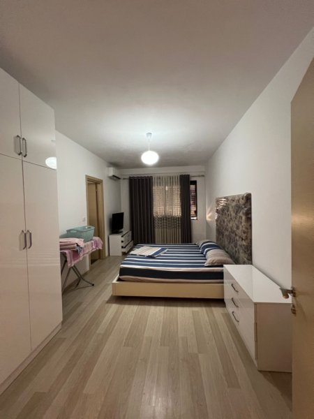 Tirane, jepet me qera apartament 2+1 Kati 5, 100 m² 500 € ( JEPET ME QERA SUPER APARTAMENT 2+1+2 TUALETE NE ASTIR AFER BAR OSLO)