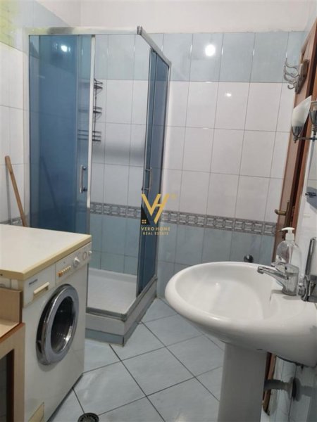 Tirane, jepet me qera apartament 2+1+Ballkon Kati 5, 70 m² 450 € (ASTIR)