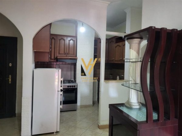 Tirane, jepet me qera apartament 2+1+Ballkon Kati 5, 70 m² 450 € (ASTIR)