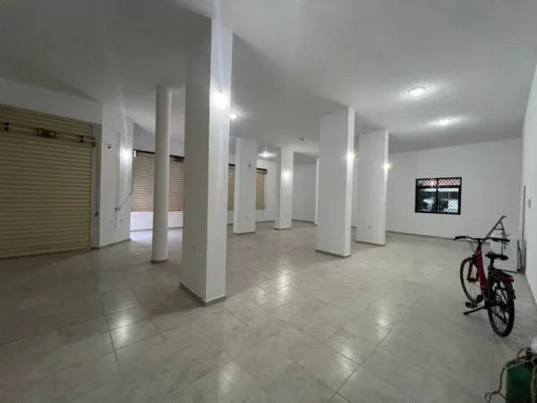 Tirane, jepet me qera ambjent biznesi , 170 m² 1.500 € 