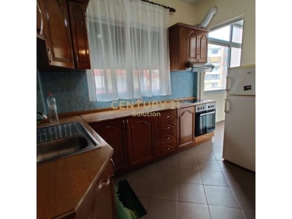 Tirane, jepet me qera apartament 2+1 Kati 5, 67 m² 430 € (Rr.Foto Xhavella)