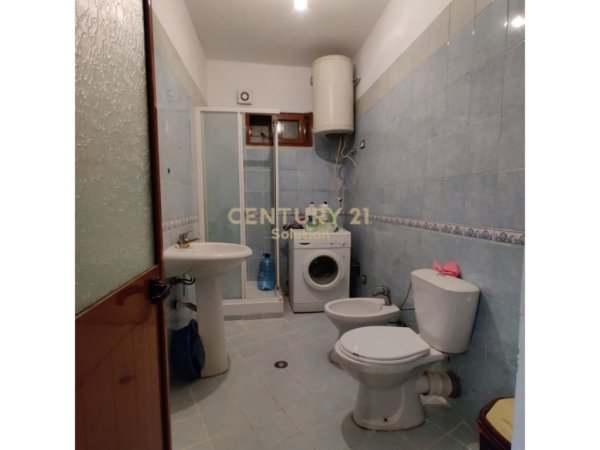 Tirane, jepet me qera apartament 2+1 Kati 5, 67 m² 430 € (Rr.Foto Xhavella)