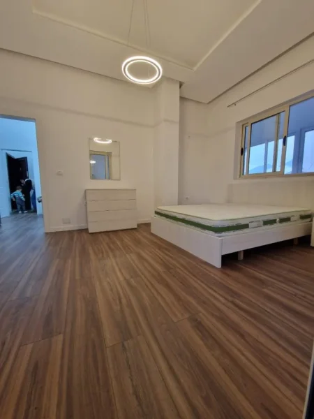 Tirane, shitet apartament 1+1+Ballkon Kati 1, 83 m² 87.000 € 