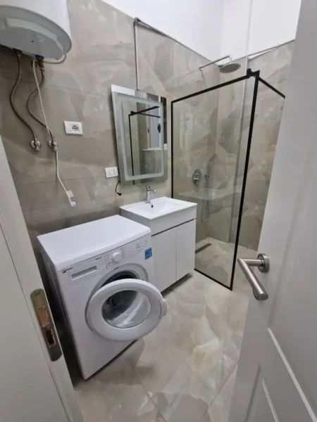 Tirane, shitet apartament 1+1+Ballkon Kati 1, 83 m² 87.000 € 