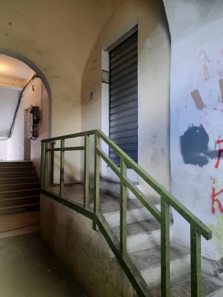 Tirane, me qera, ambjent biznesi Kati parë, 76.16m²  (Reshit çollaku)