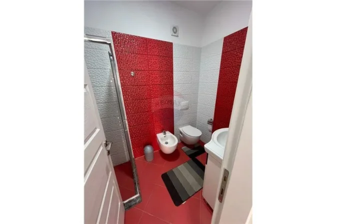 Tirane, jepet me qera apartament 2+1+Aneks+Ballkon Kati 4, 115 m² 800 € (Rruga e Kososvareve)