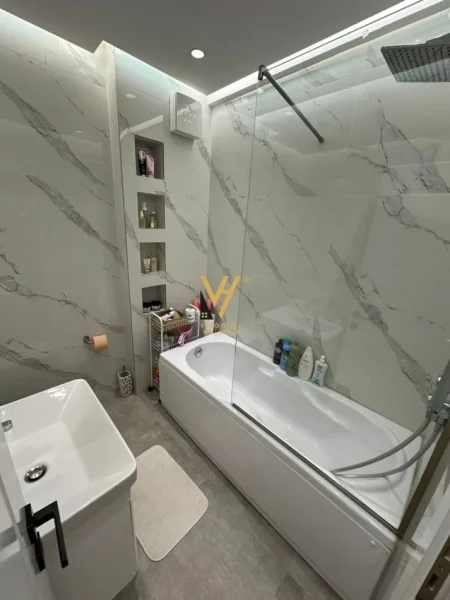 Tirane, shitet apartament 2+1+Ballkon Kati 2, 78 m² 179.000 € (KODRA E DIELLIT)