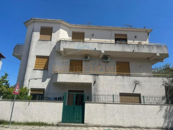 Durres, shitet Vile 4+1 Kati 0, 391 m² 450.000 € (Durres)