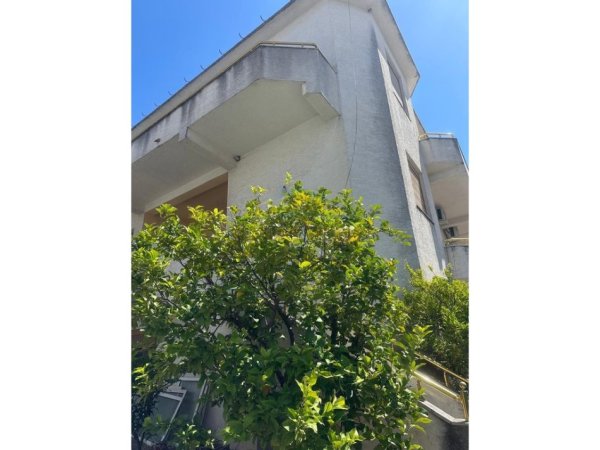 Durres, shitet Vile 4+1 Kati 0, 391 m² 450.000 € (Durres)