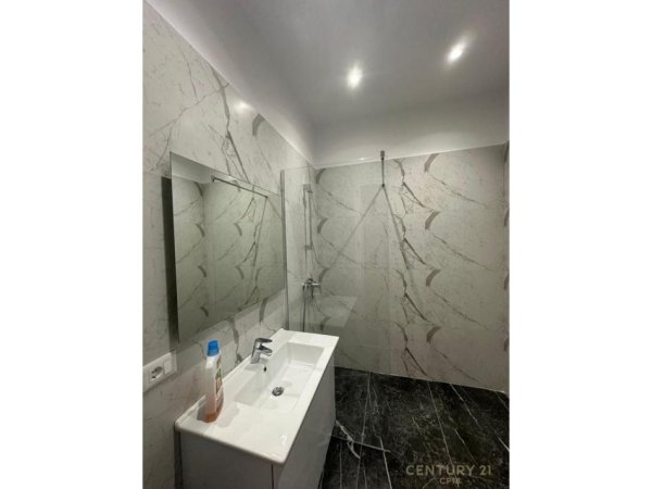 Tirane, shitet apartament Kati 8, 73 m² (Kompleksi Delijorgji)