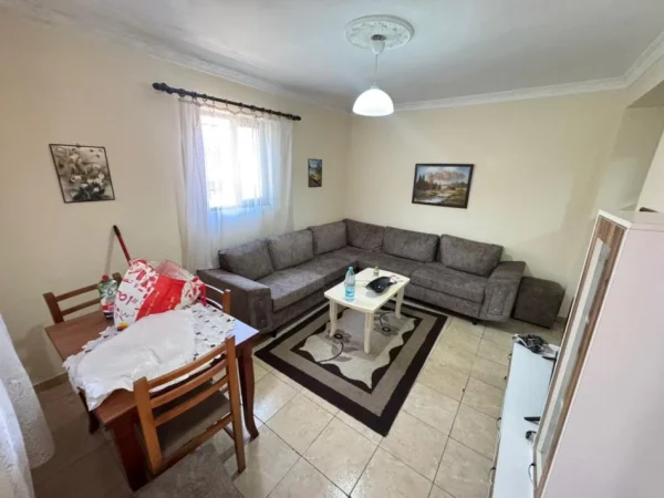 Tirane, jepet me qera shtepi 1+1 Kati 1, 62 m² 300 € (misto mame)