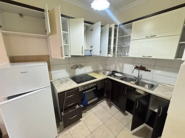 Tirane, jepet me qera shtepi 1+1 Kati 1, 62 m² 300 € (misto mame)