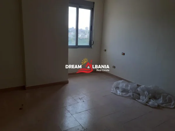 Tirane, shitet apartament 2+1+Ballkon Kati 3, 107 m² 180.000 € (ne Tufine prane Shkolles “Vellazerimi”)