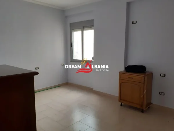 Tirane, shitet apartament 2+1+Ballkon Kati 3, 107 m² 180.000 € (ne Tufine prane Shkolles “Vellazerimi”)