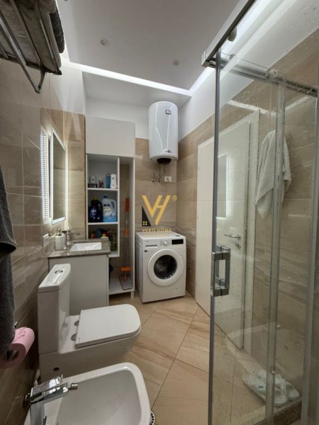 Tirane, shitet apartament 2+1+Ballkon Kati 5, 250 m² 300.000 € (FRESK)