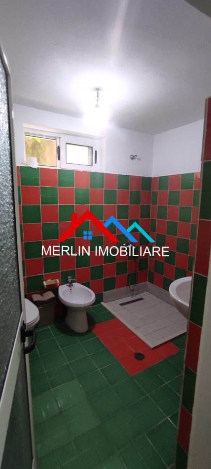 Tirane, jepet me qera apartament 2+1 Kati 1 i nje vile, 75 m² 408 € ( 21 Dhjetori, ne Rrugen Artan Lenja)