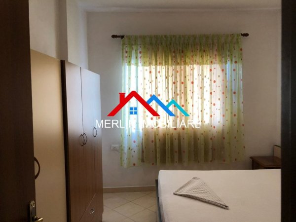 Tirane, jepet me qera apartament 1+1+Ballkon Kati 8, 60 m² 380 € (RRUGA MIKEL MARULI)